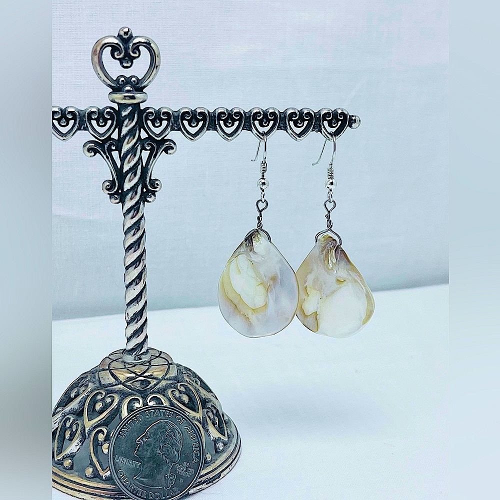 Beautiful Shell Hanging Earrings - Picture 3 of 5